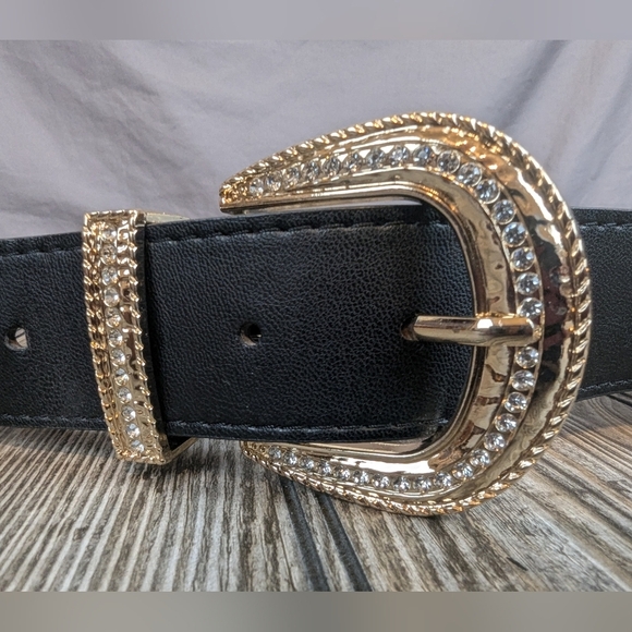 Double Buckle Belt With Great Hardware Lots Of Bling - Picture 2 of 11